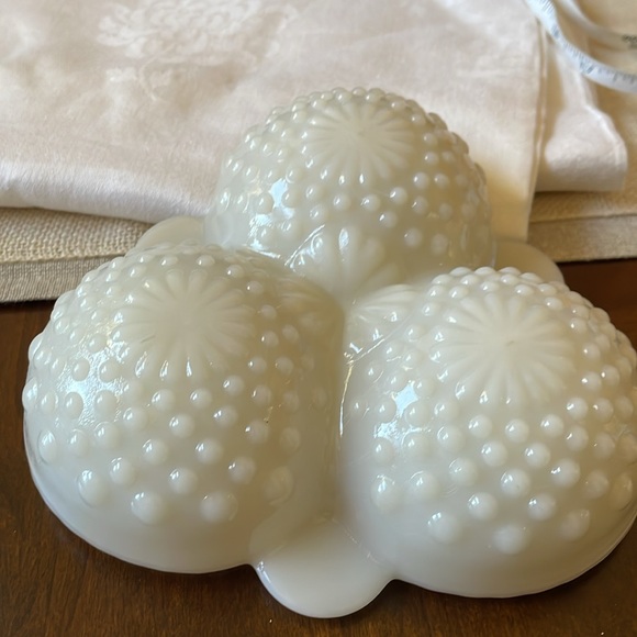 VTG Anchor Hocking Hobnail Creamy Opaque Milk Glass divided Relish Nut Dish - Picture 3 of 7